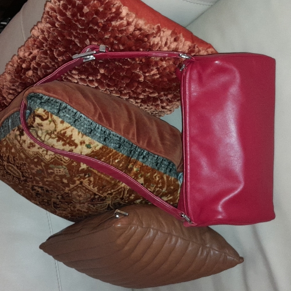 🌺PERLINA RED LEATHER TUBULAR Handbag - Picture 1 of 9